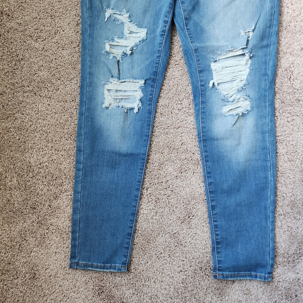 Faded Ripped Jegging - Picture 5 of 12
